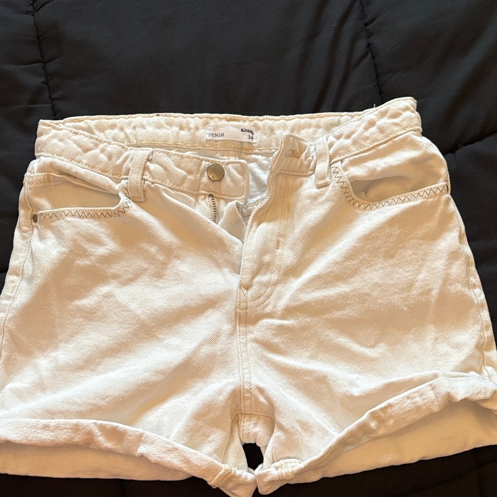 Sinsay (European) Off-White Jean Shorts